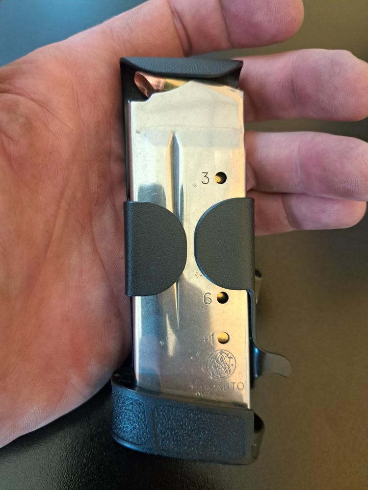 SnagMag concealed magazine holster designed for carry in the left pocket for right handed shooters - Smith & Wesson Shield .45 ACP - Customer Photo From NICHOLAS BITTERMAN