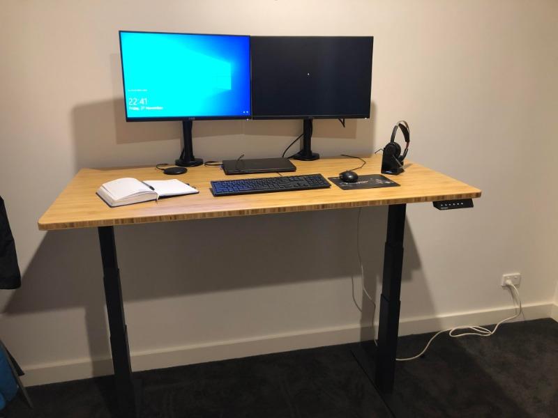 Updown desk with bamboo outlet desktop