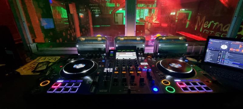 Pioneer DJ XDJ-XZ All in one controller for Rekordbox and Serato - Customer Photo From Richard Lowe