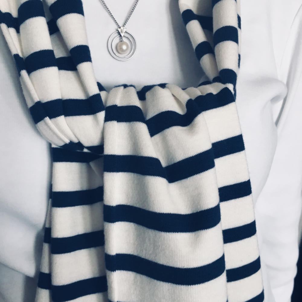 DUGUAY - Striped Scarf in Comfortable Wool Blend (IVORY / NAVY) - Customer Photo From Anonymous