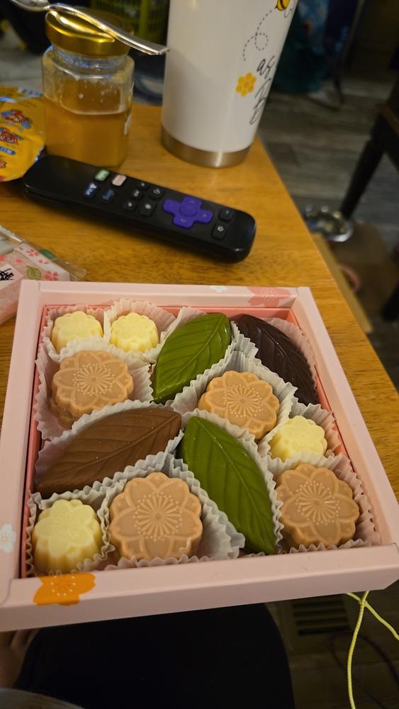 Hana Sakura Chocolates - Customer Photo From Elizabeth D.