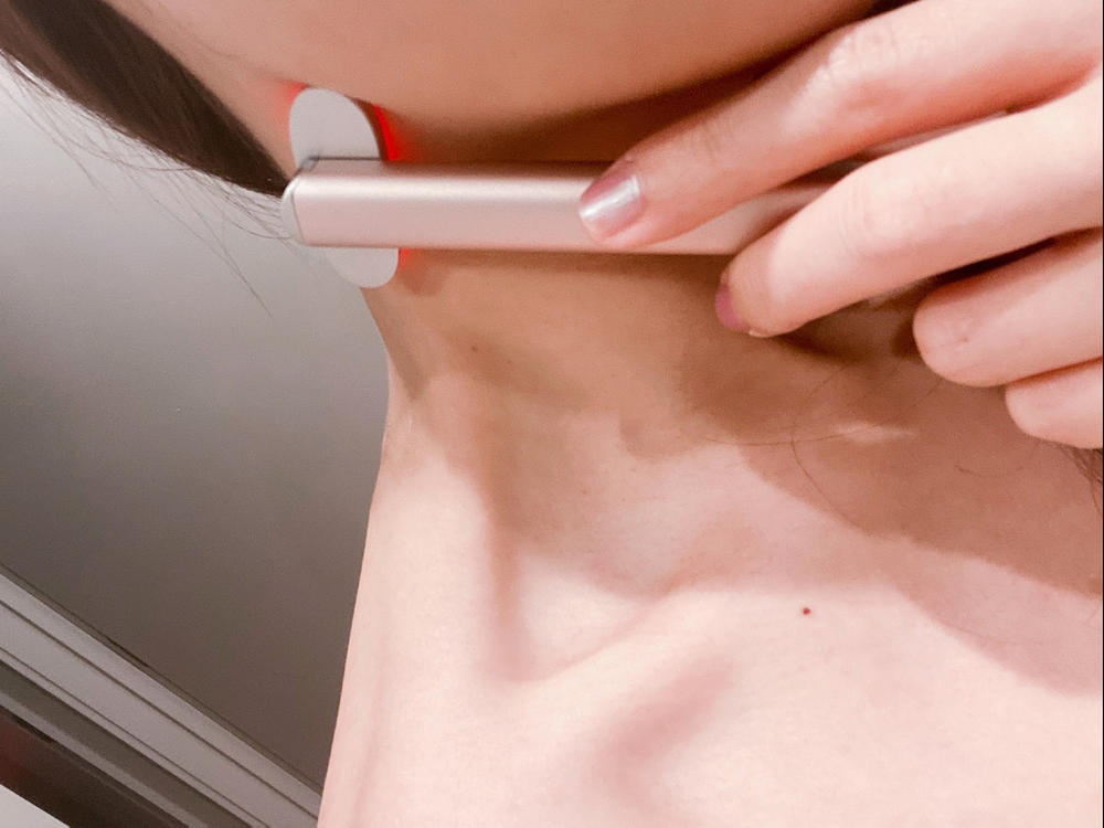 Velve Skincare Wand with Red Light Therapy - Customer Photo From Diane K.