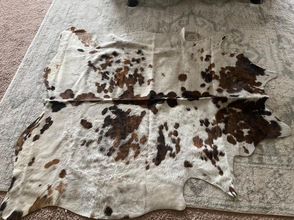 White Tricolor Cowhide Rug - Customer Photo From Araceli Calderon