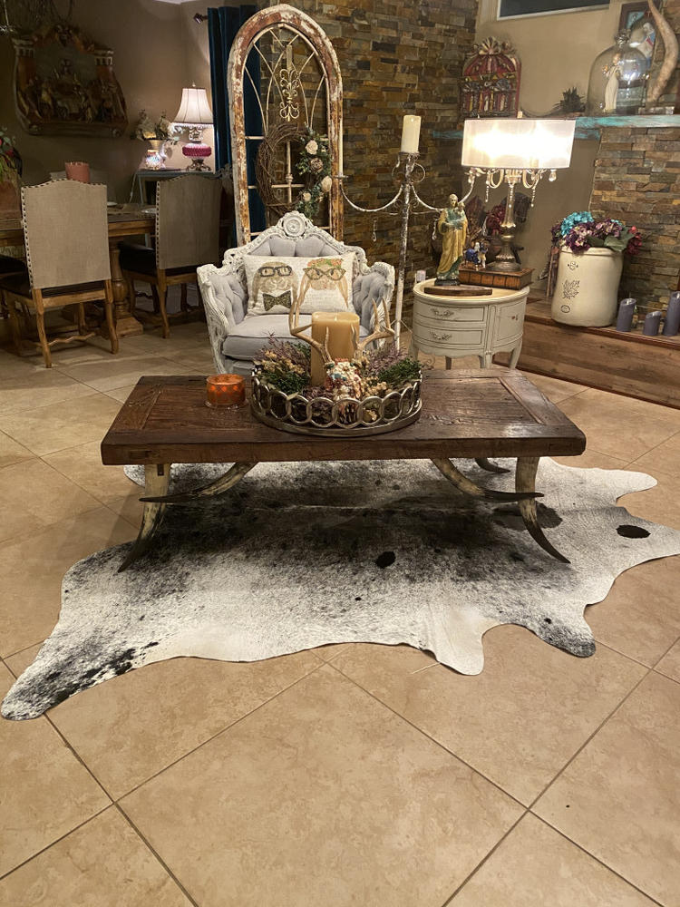 Black Salt and Pepper Cowhide Rug - Customer Photo From Leticia Perez