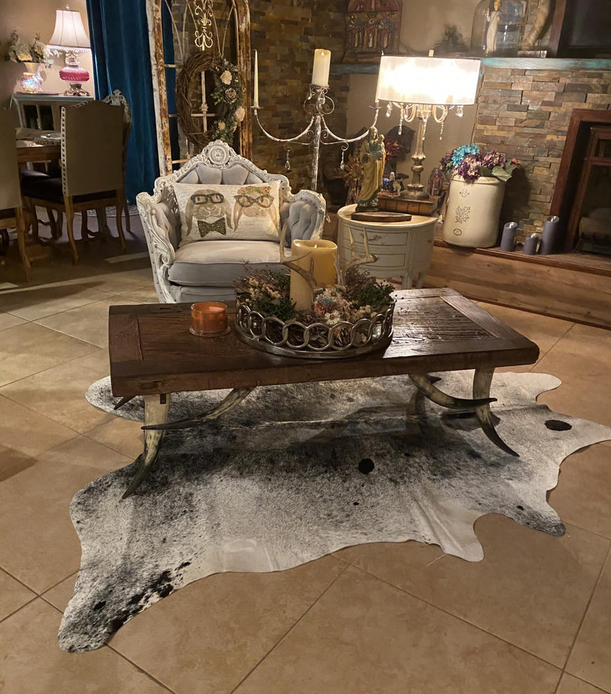 Black Salt and Pepper Cowhide Rug - Customer Photo From Leticia Perez