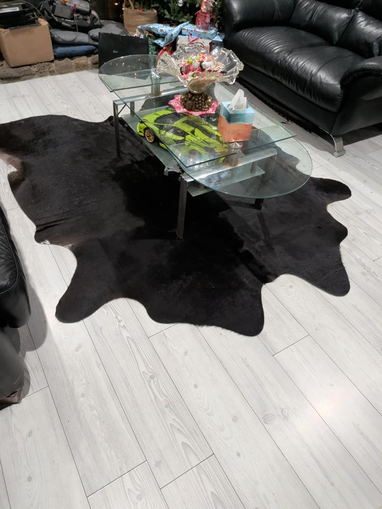 Black Natural Cowhide Rug - Customer Photo From Alex Garcia