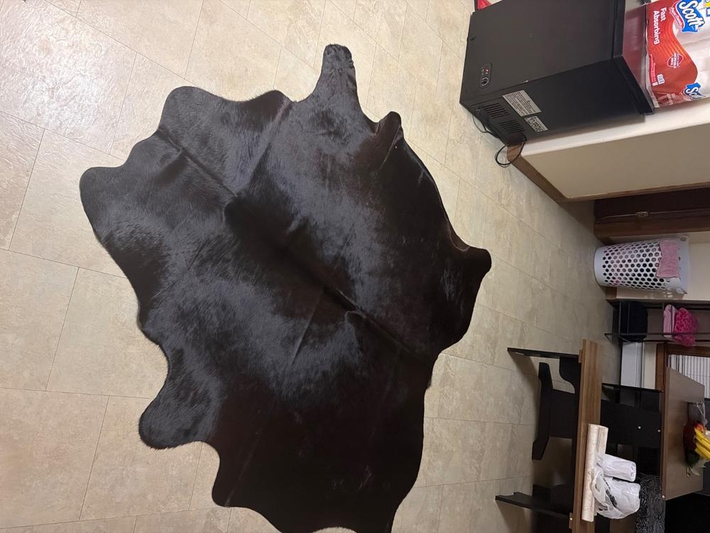 Black Natural Cowhide Rug - Customer Photo From Sada Sada
