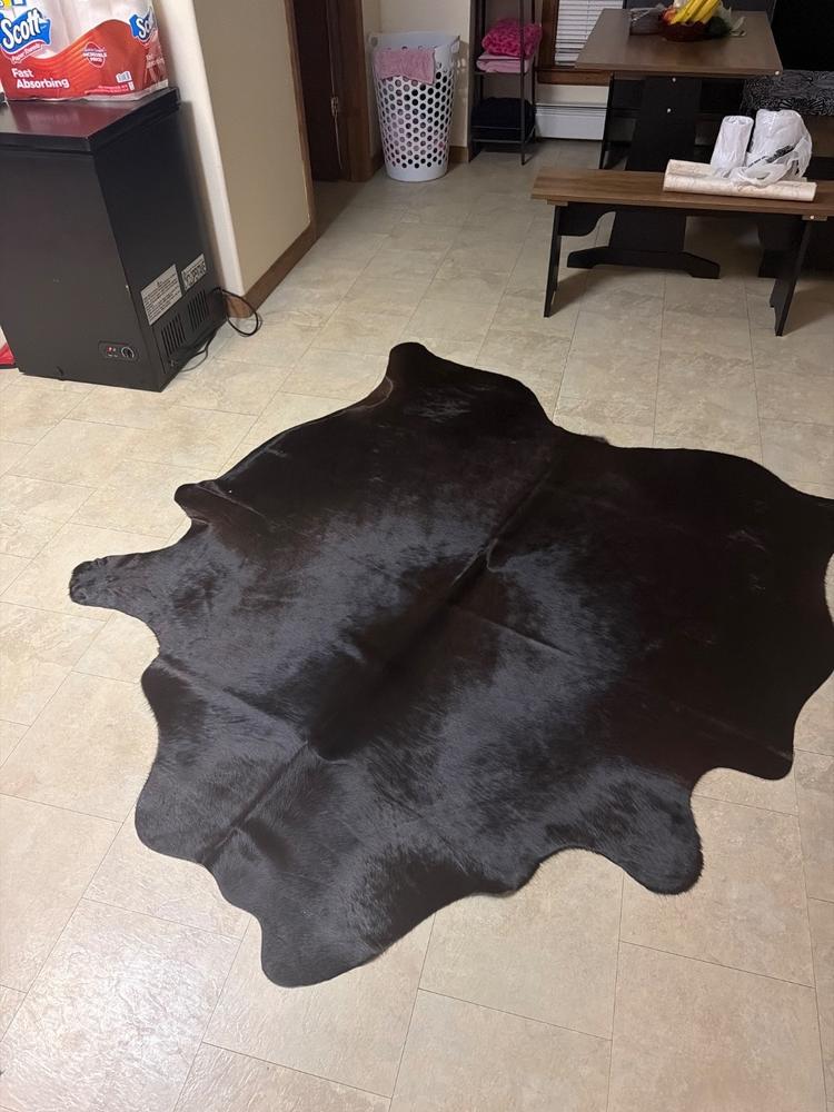 Black Natural Cowhide Rug - Customer Photo From Sada Sada
