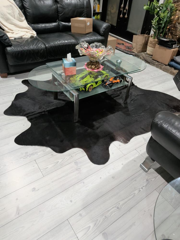Black Natural Cowhide Rug - Customer Photo From Alex Garcia