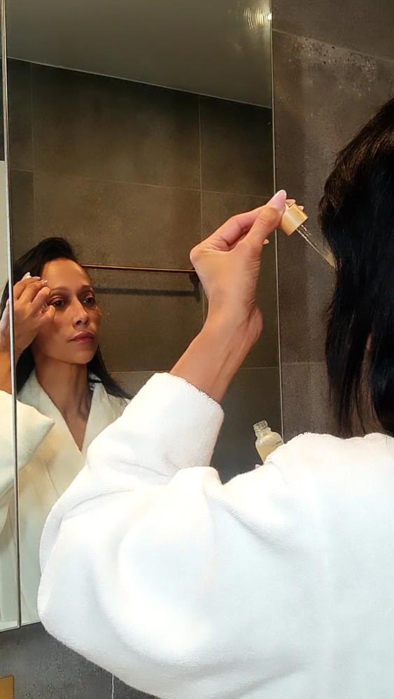 2% Retinol Serum - Customer Photo From Azy