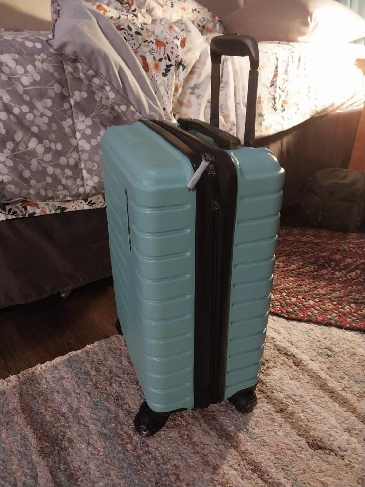 Archer Carry-On 4 Wheel Spinner Luggage Suitcase Piece w/ USB Port - Customer Photo From Donna Millard
