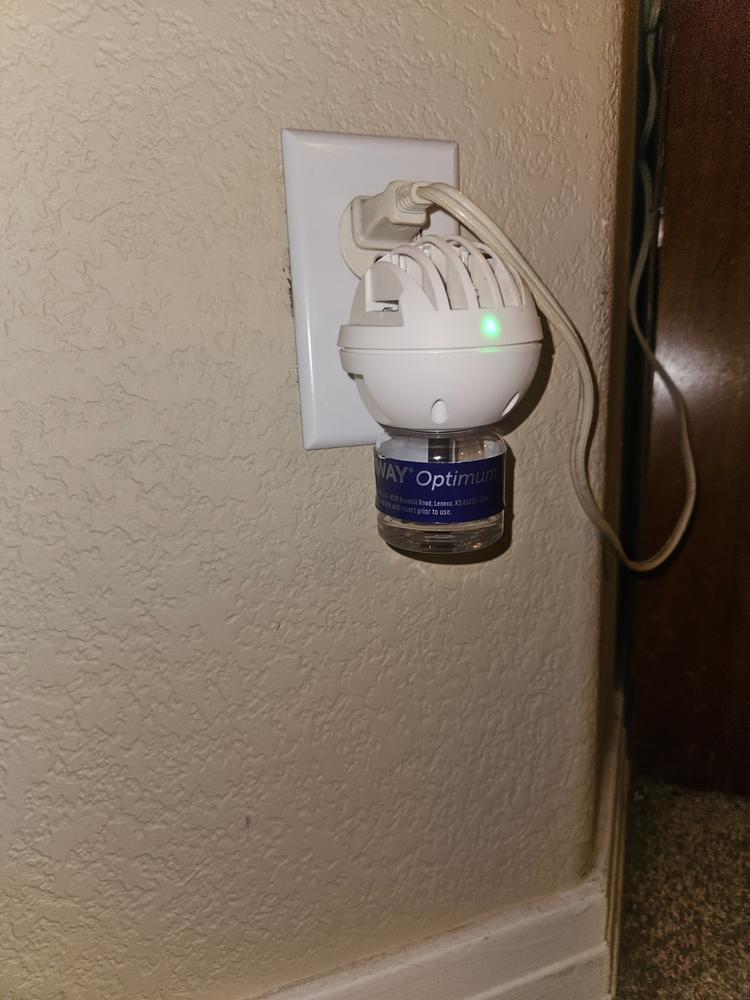 FELIWAY® Optimum Diffuser Kit - Customer Photo From Anthony S.