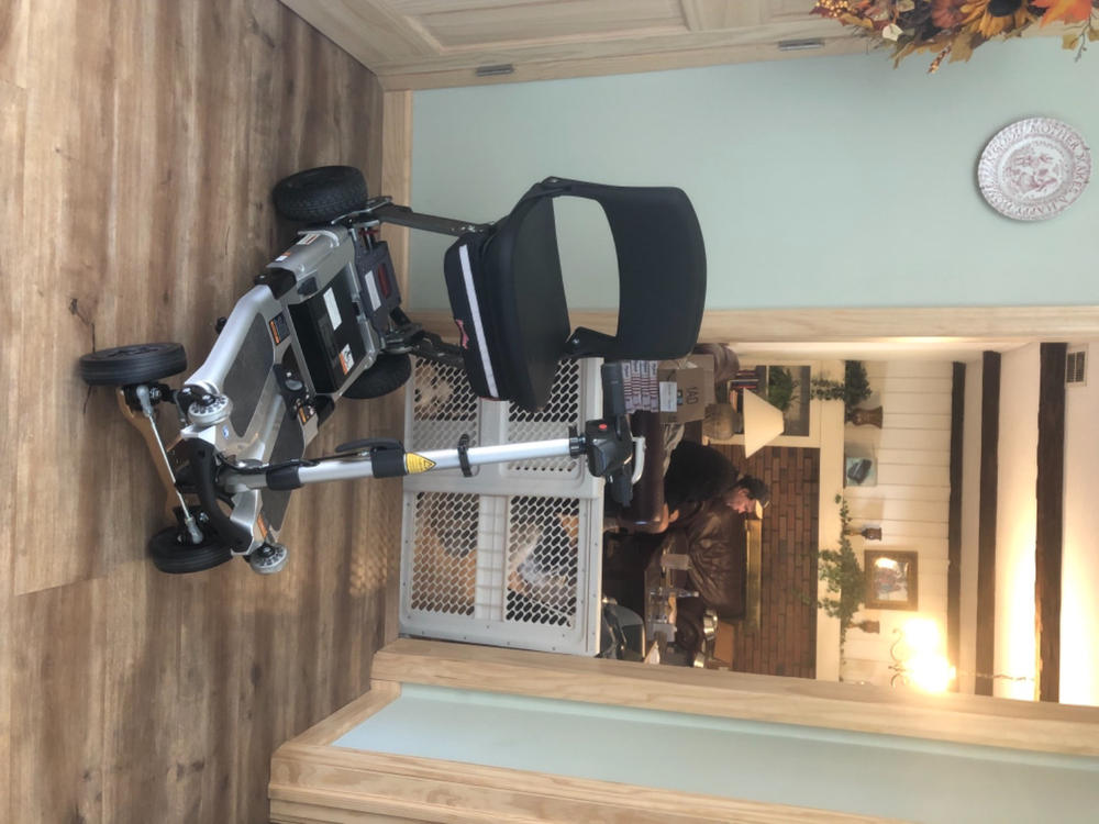 2022 Luggie Elite Plus 4 Scooter with Suspension - Customer Photo From Margaret Theiss
