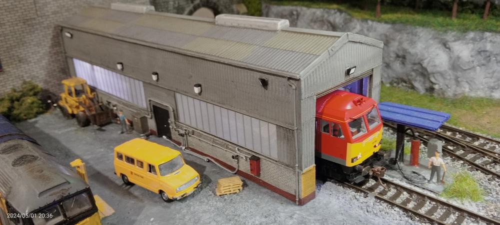 Branchline [OO] 44-126 Scenecraft Single Road Servicing Shed (340mm x 85mm x 98mm) - Customer Photo From Bernard Sprowell