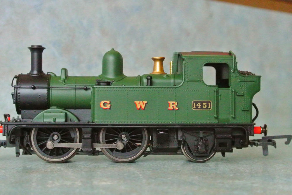 Hornby R30319 OO RailRoad Plus GWR 14XX, 0-4-2, 1451 - Era 3 - Customer Photo From Anonymous