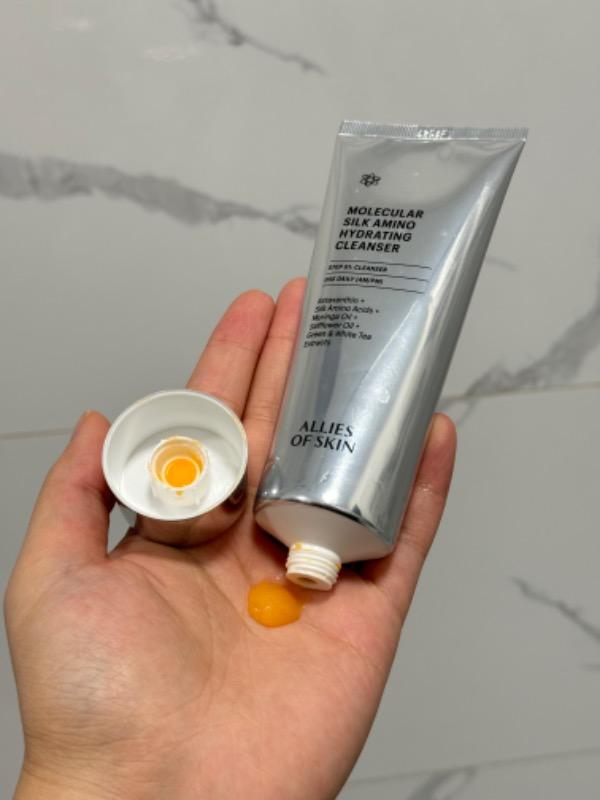 Molecular Silk Amino Hydrating Cleanser - Customer Photo From Aigerim D.