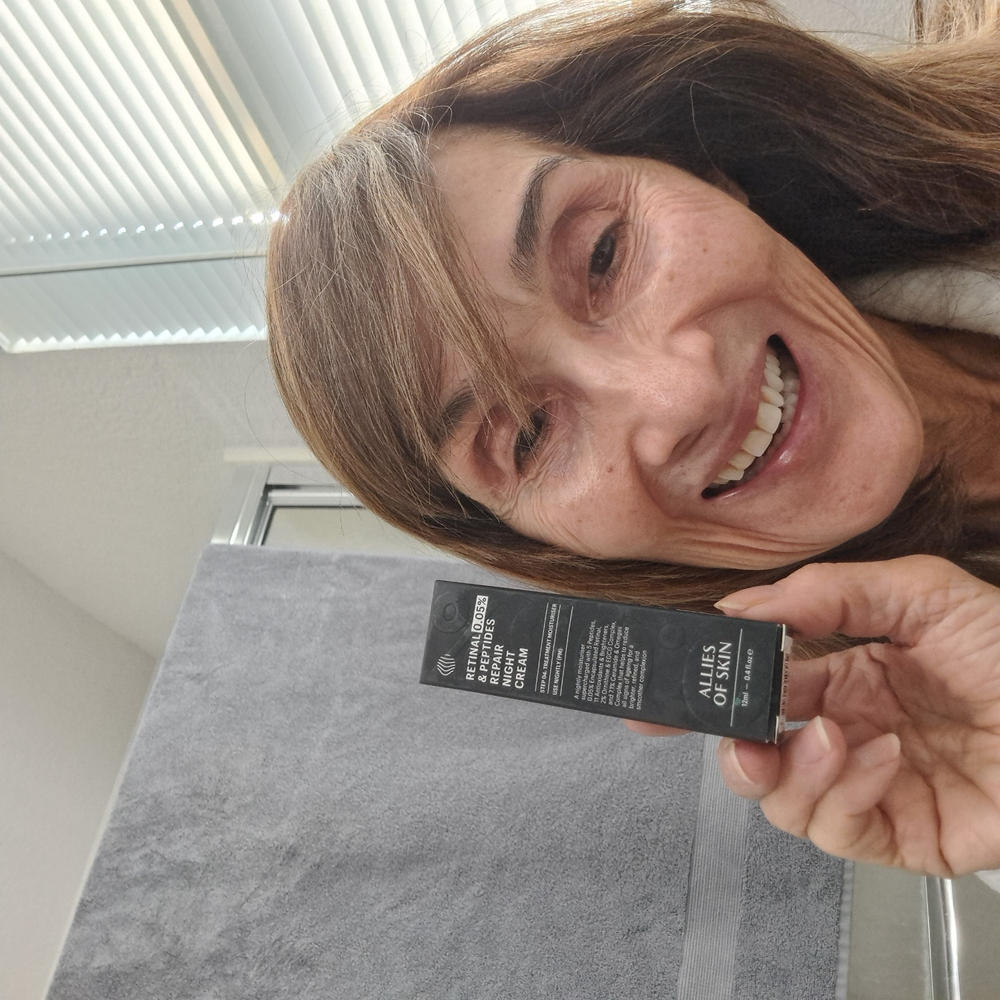 Deluxe Retinal 0.05% & Peptides Repair Night Cream - Customer Photo From Marisol A.