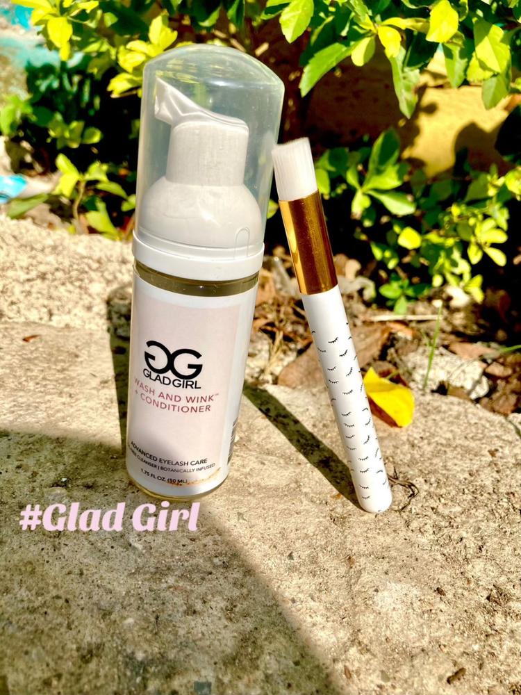 Eyelash Cleansing Brush - Customer Photo From Sarika Williams