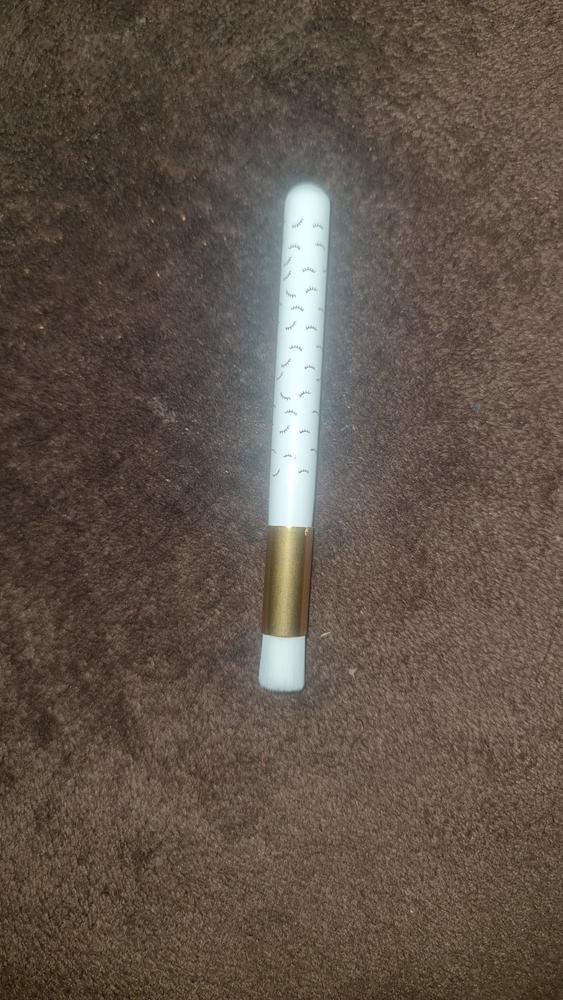 Eyelash Cleansing Brush - Customer Photo From Karina Wynter