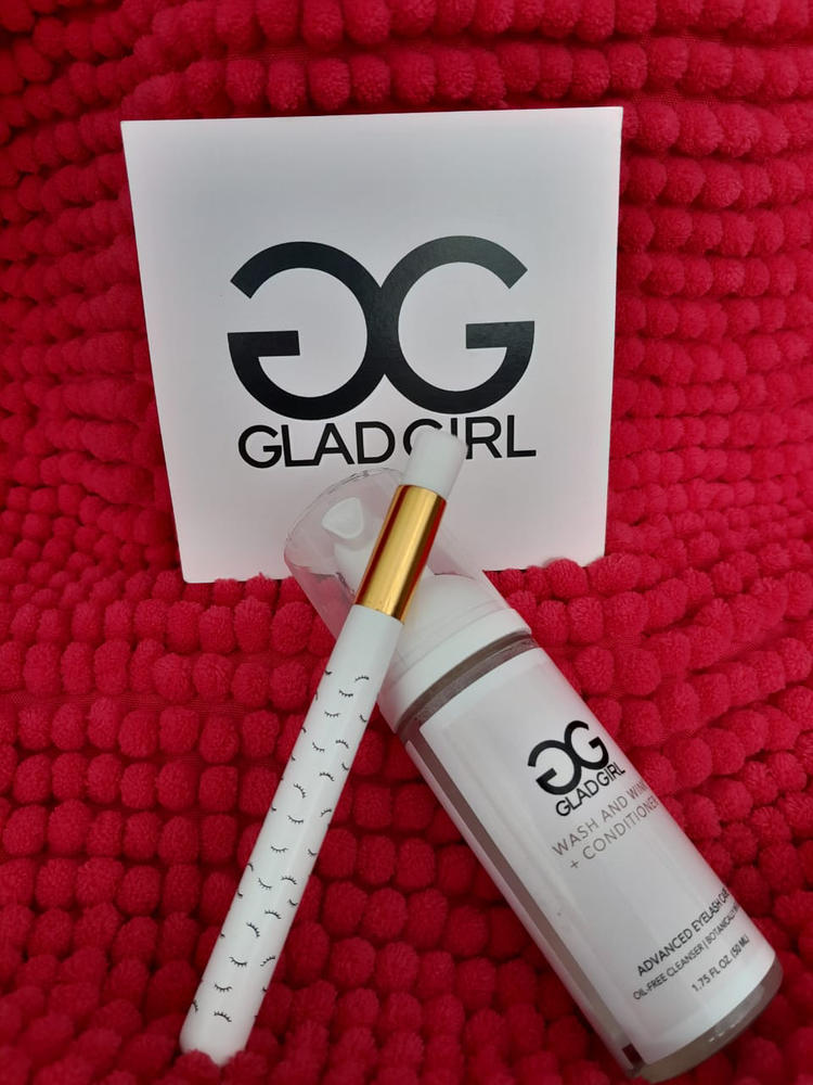 Eyelash Cleansing Brush - Customer Photo From Geraldine Phillips