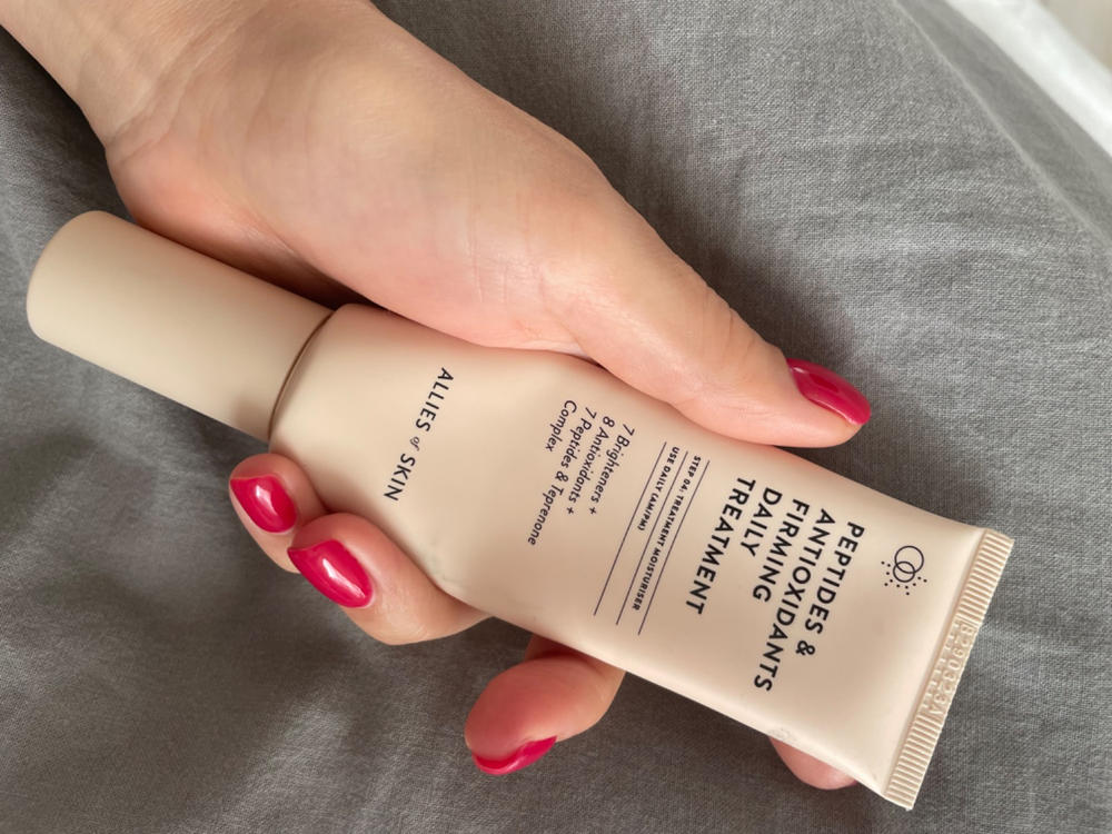 Peptides & Antioxidants Firming Daily Treatment - Customer Photo From Nataliia N.