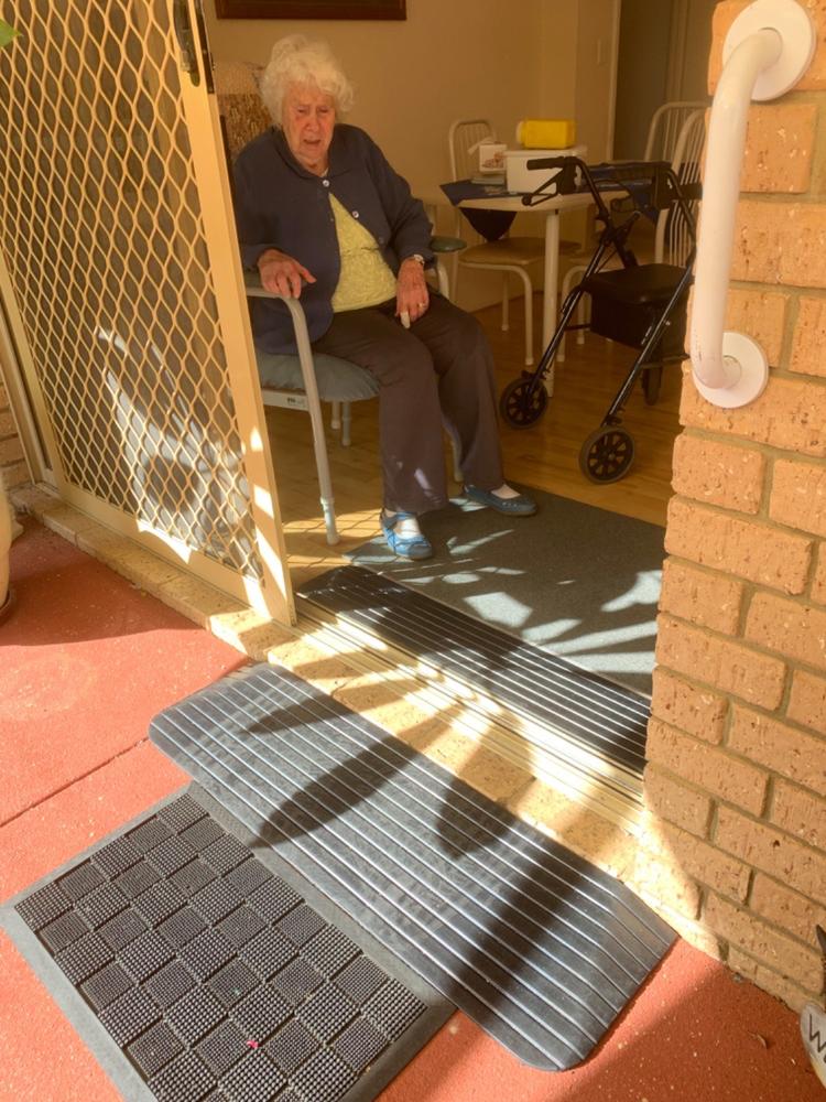 Threshold Ramp 1100mm x 320mm x 38.1mm -Rubber - Customer Photo From Russell Smith