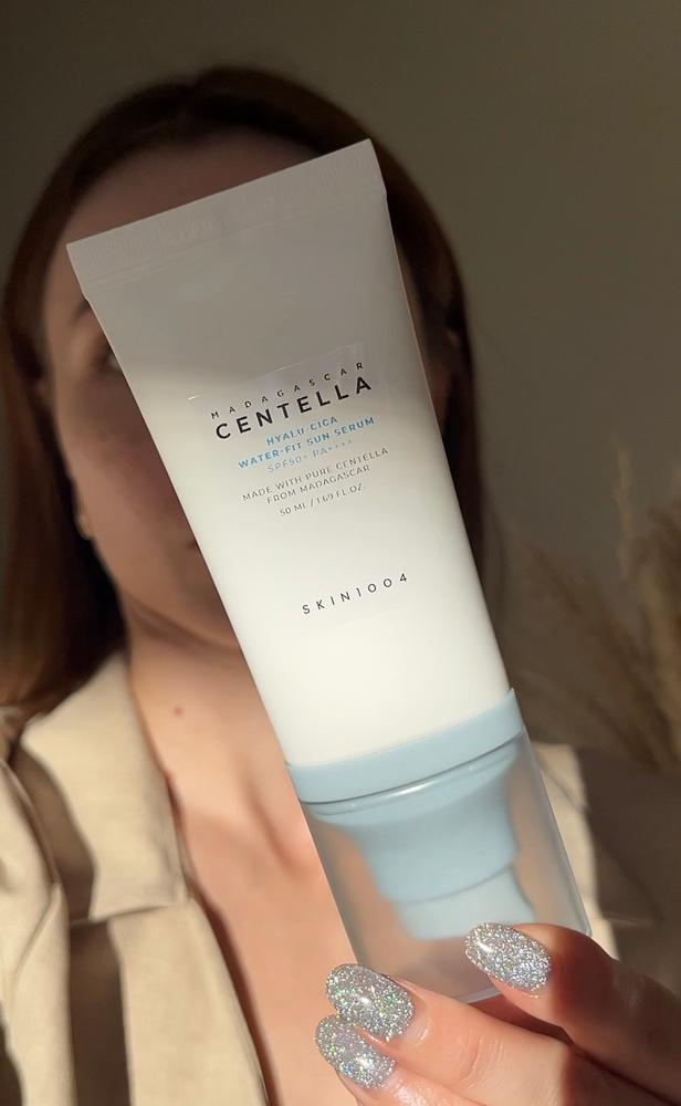 Sérum Solaire SKIN1004 Centella Hyalu-Cica SPF50+ PA++++ 50ml - Texture Eau, Pour Le Visage Et Le Corps