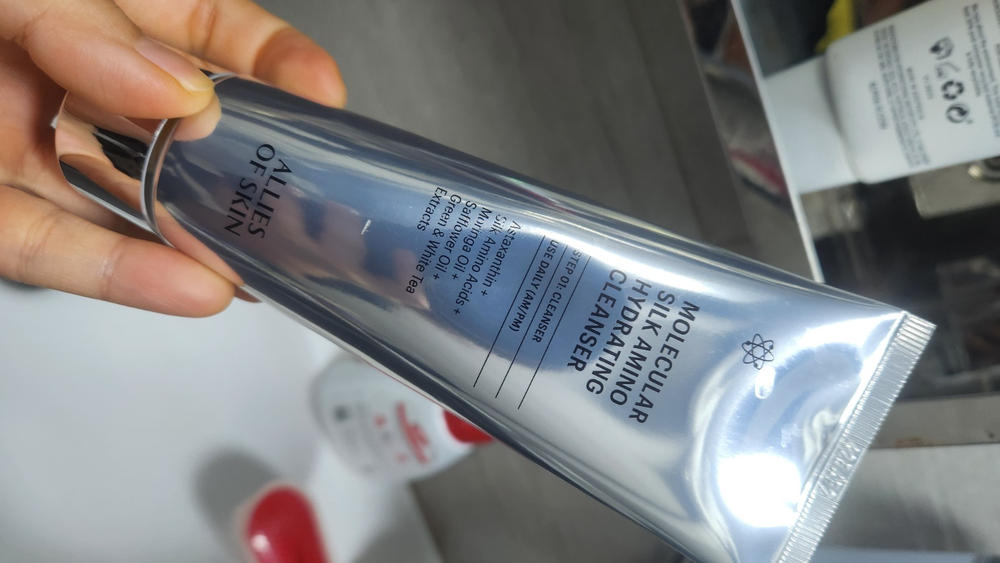 Molecular Silk Amino Hydrating Cleanser - Customer Photo From Emma P.