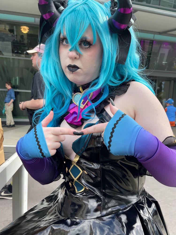 Uwowo V Singer Little Devil cosplay Costume 50CM Long Blue Wig - Customer Photo From Jessica Kleingeld
