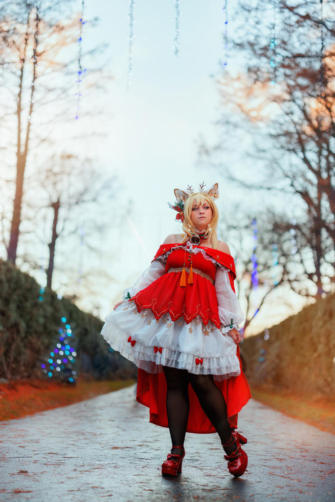 【In Stock】Uwowo Genshin Impact Fanart Traveler Lumine Christmas Holiday Cosplay Costume - Customer Photo From Erika R.