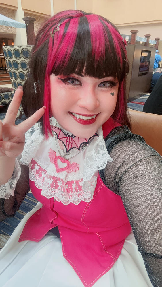 【In Stock】Uwowo Monster High Draculaura Pink Suit Vampire Anime Female Cosplay Costumes - Customer Photo From Eto