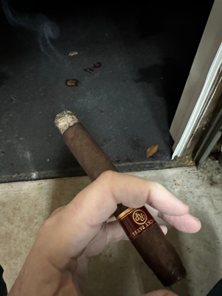 Rocky Patel Vintage 1990 (12 year) - Customer Photo From Nathan K