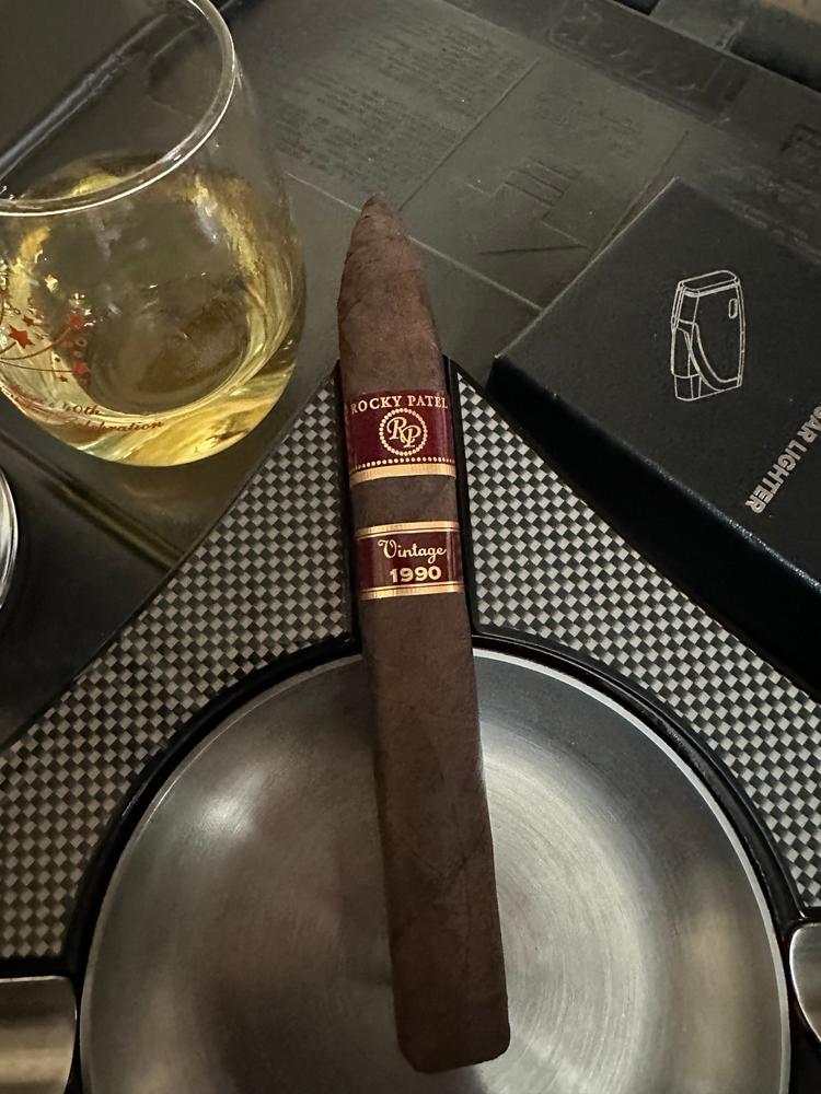 Rocky Patel Vintage 1990 (12 year) - Customer Photo From Nathan K