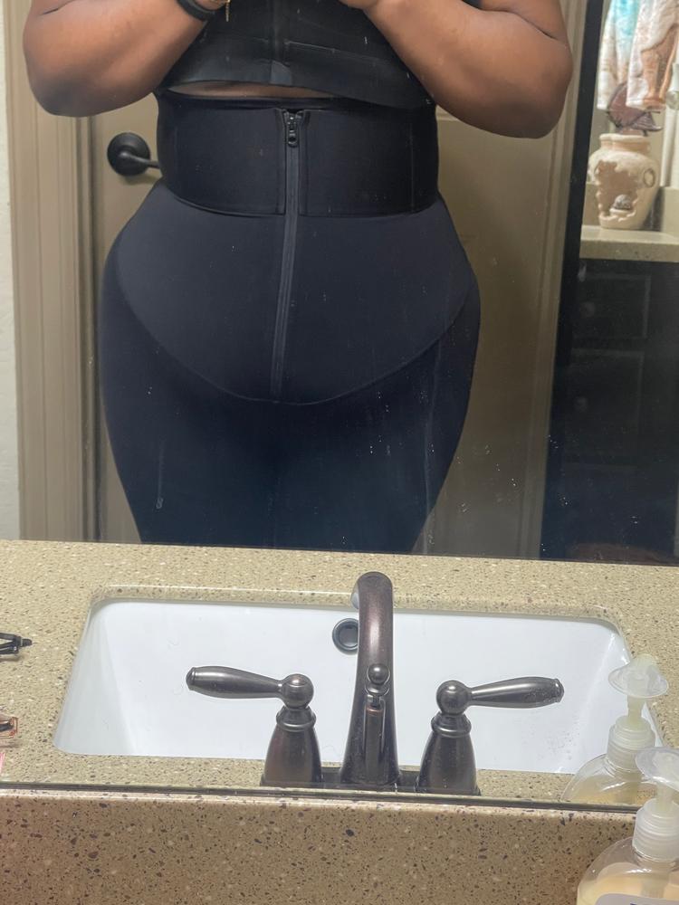Emily review wearing leggings