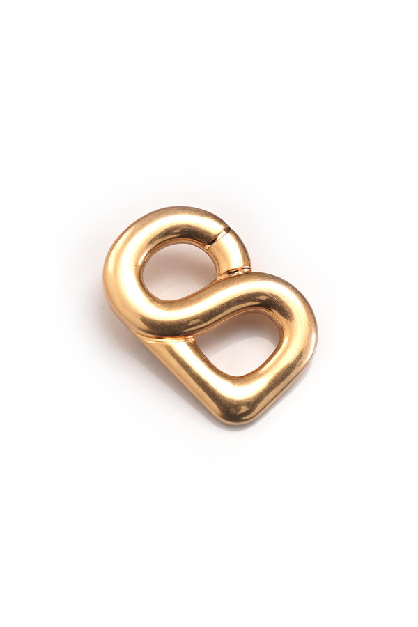 Signature Everyday Brooch - Matte Gold - Customer Photo From Pepi Elvira