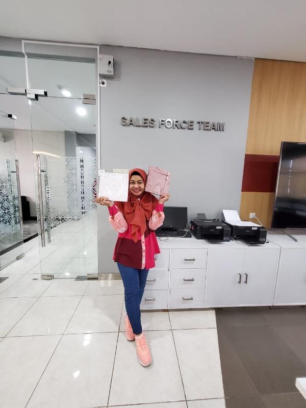 The Granada Square - White Pink - Customer Photo From REGINA DARISKA