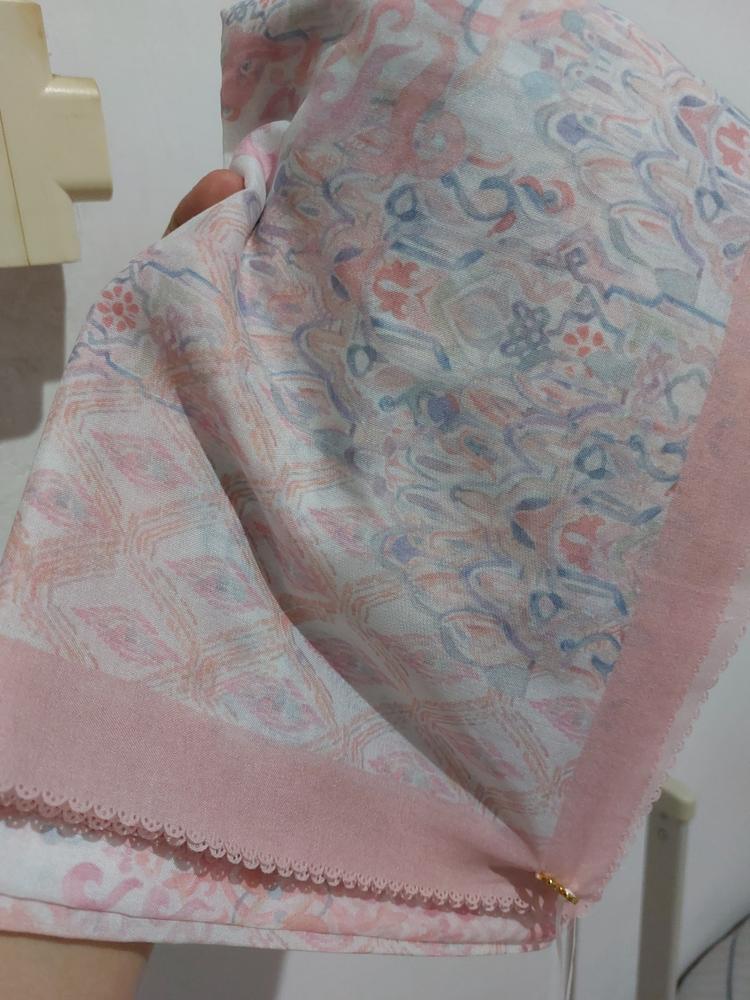 The Granada Square - White Pink - Customer Photo From Nanda Kamila Salim