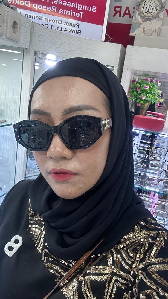 LUXE SIGNATURE BROOCH - WHITE - Customer Photo From Rina