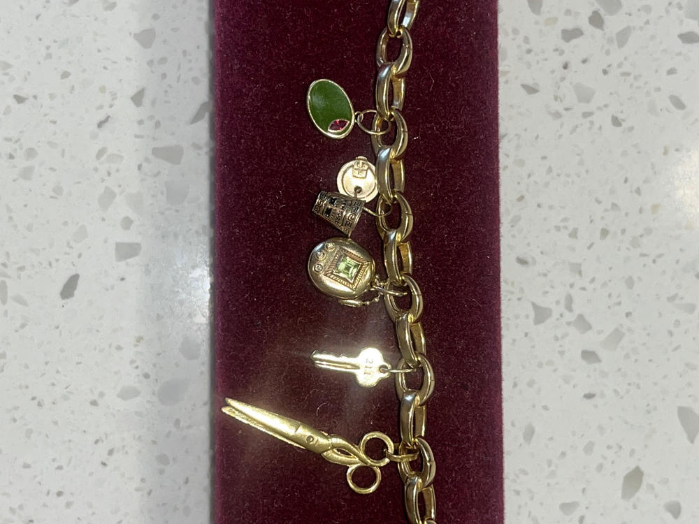 Slim Infinity Link Bracelet, Solid Gold - Customer Photo From Merium Morell