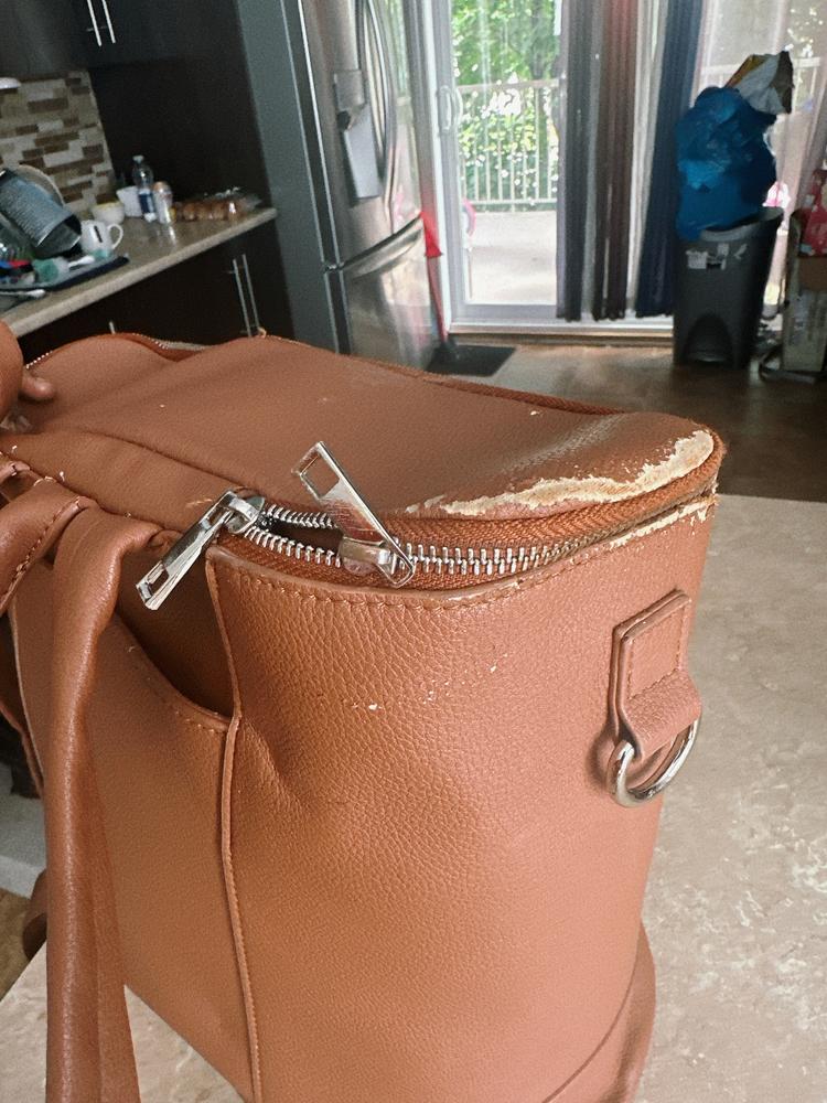 Le Charlotte - Sac à dos en cuir vegan noir - Customer Photo From Samira