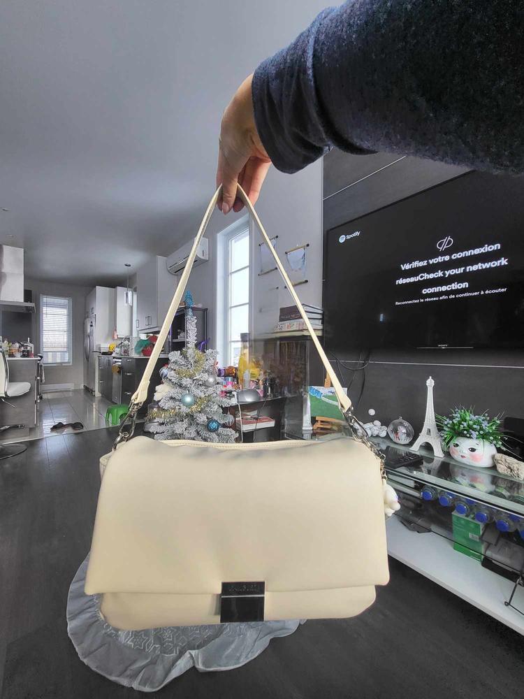 The Mallow - 2-in-1 Blizzard Vegan Leather Handbag - Customer Photo From Vivianne