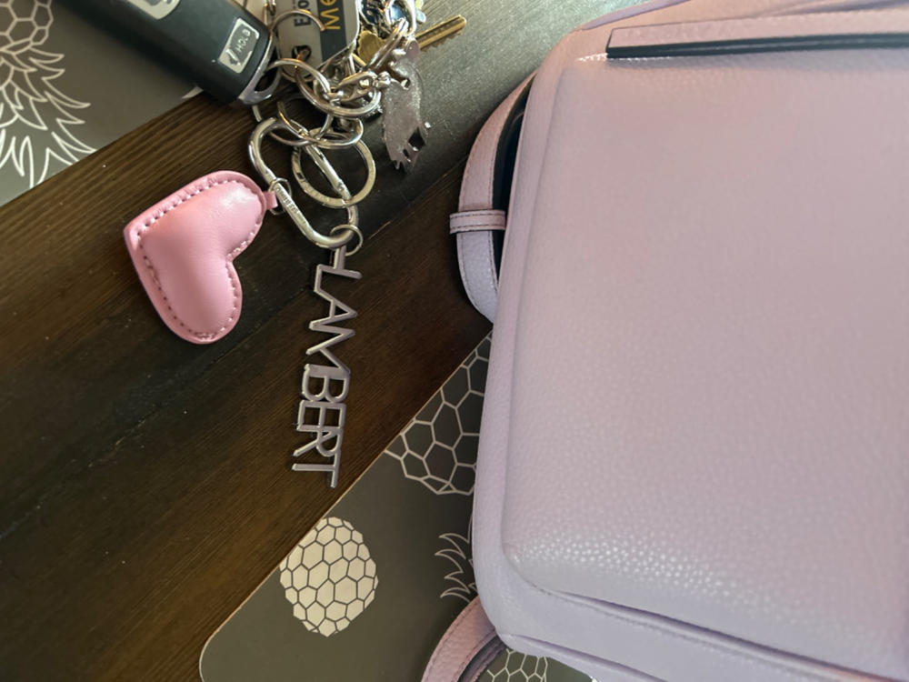 Le Adore - Porte-clés en métal et cuir vegan whisper pink - Customer Photo From Nancy Perron