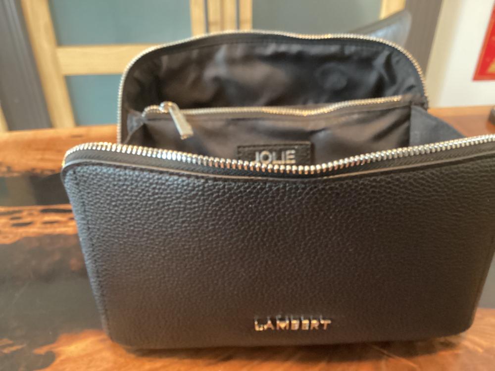 La Jolie - Trousse à maquillage en cuir vegan noir - Customer Photo From Chantal Plante