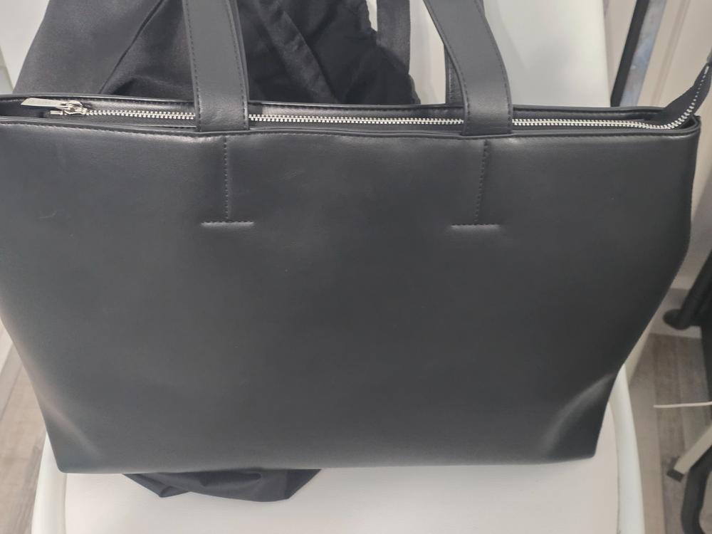Le Danyka - Sac fourre-tout en cuir vegan noir - Customer Photo From Chantal Veronneau