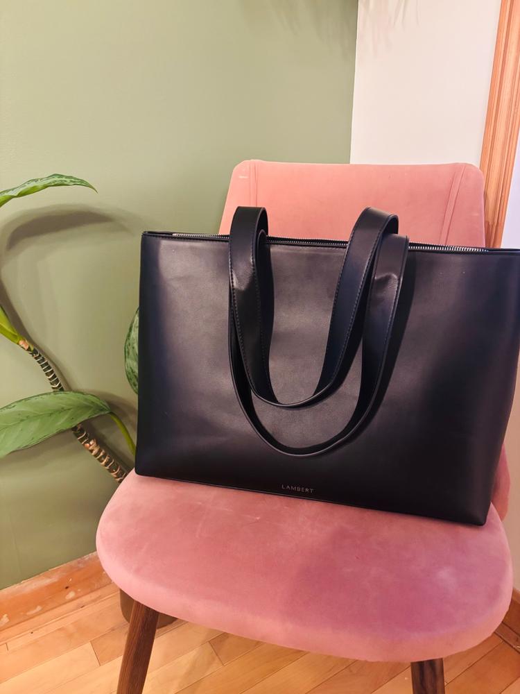 Le Danyka - Sac fourre-tout en cuir vegan noir - Customer Photo From Lisa Langis-Pinsky