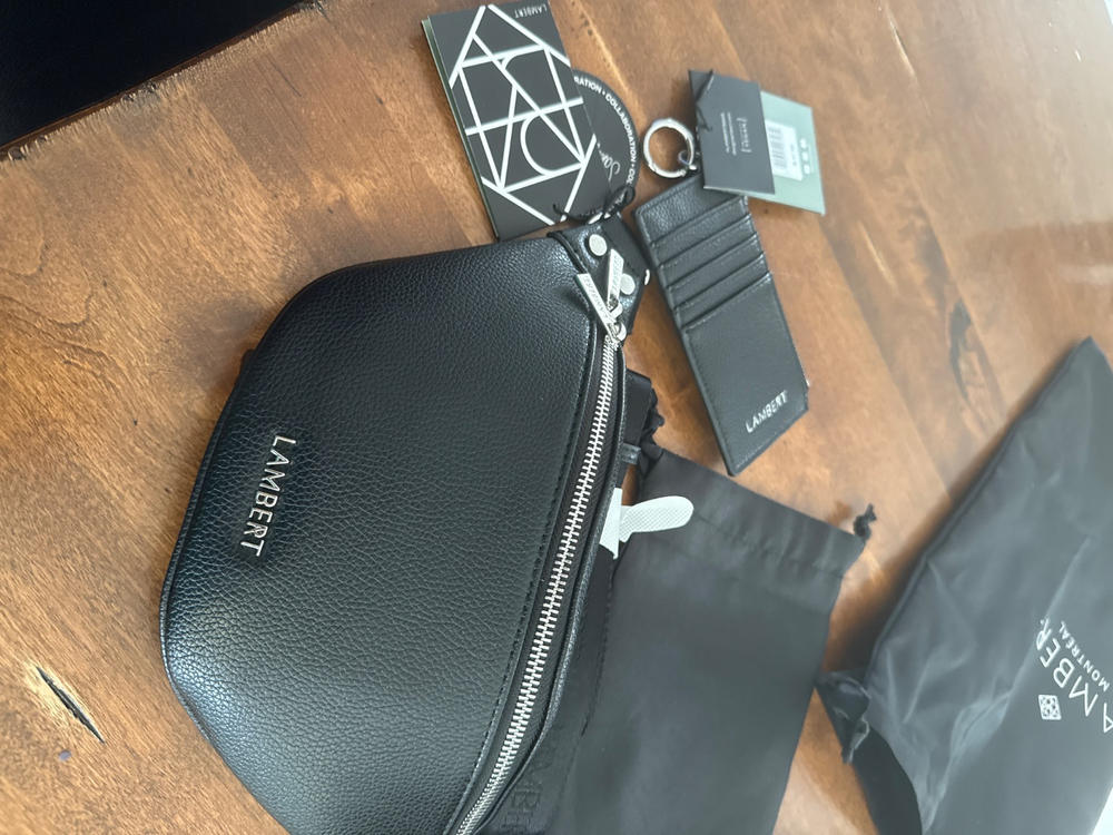 Le Phoebe - Porte-cartes  en cuir vegan noir - Customer Photo From Linda Couturier
