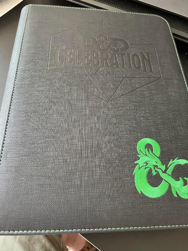 D&D Celebration Limited Edition 9-Pocket Zipper Character Portfolio 