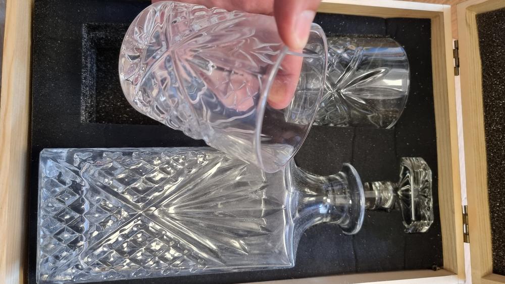 דקנטר ו-2 כוסות זכוכית לוויסקי במארז מתנה - Customer Photo From שלום לוזון