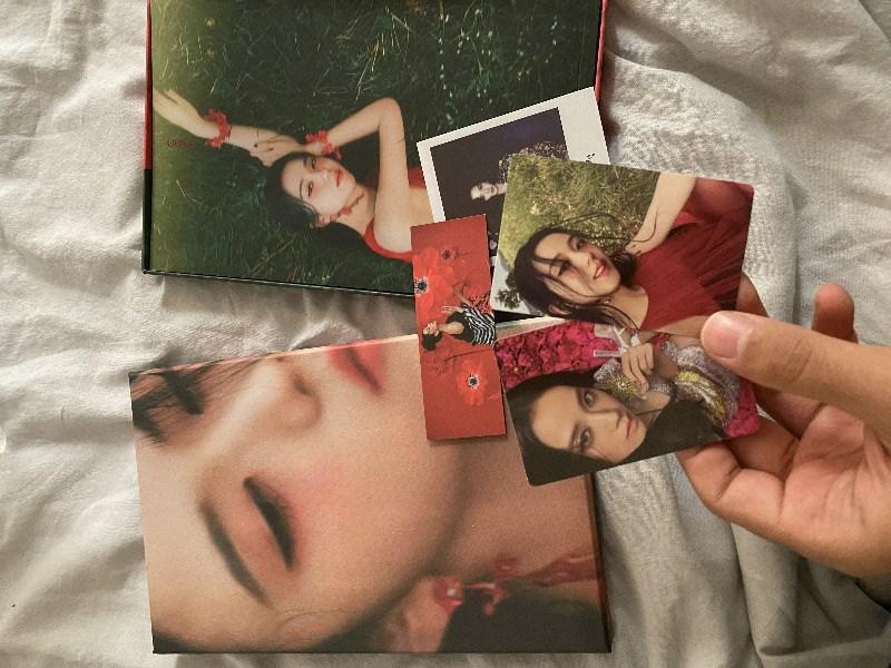 JISOO - ME FIRST SINGLE ALBUM