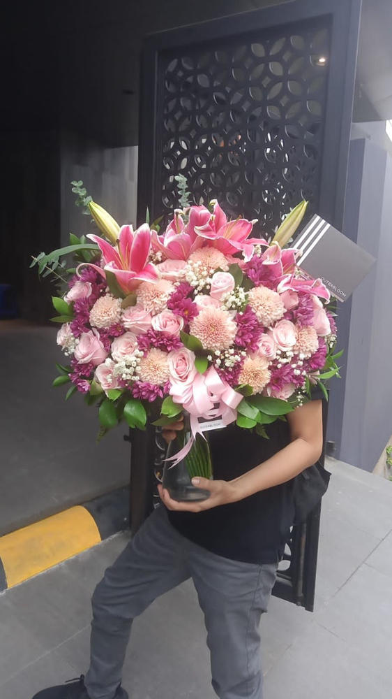 Grandiosa in Vase - Customer Photo From Monica Dwiyanthi